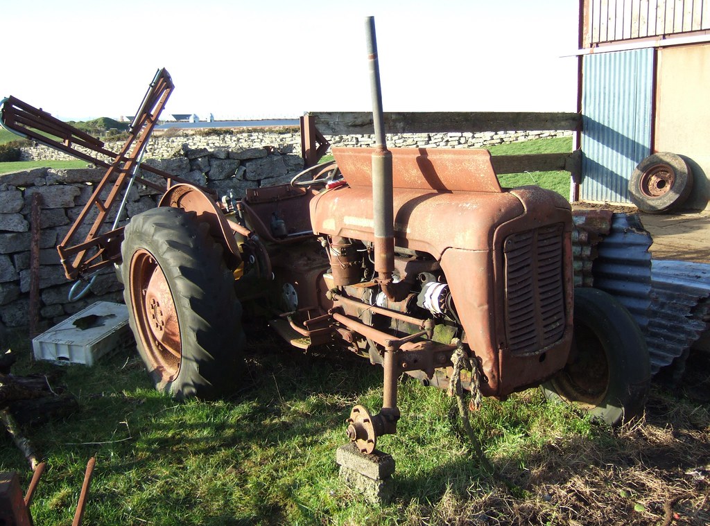Massey Ferguson MF35 tractor factory workshop and repair manual